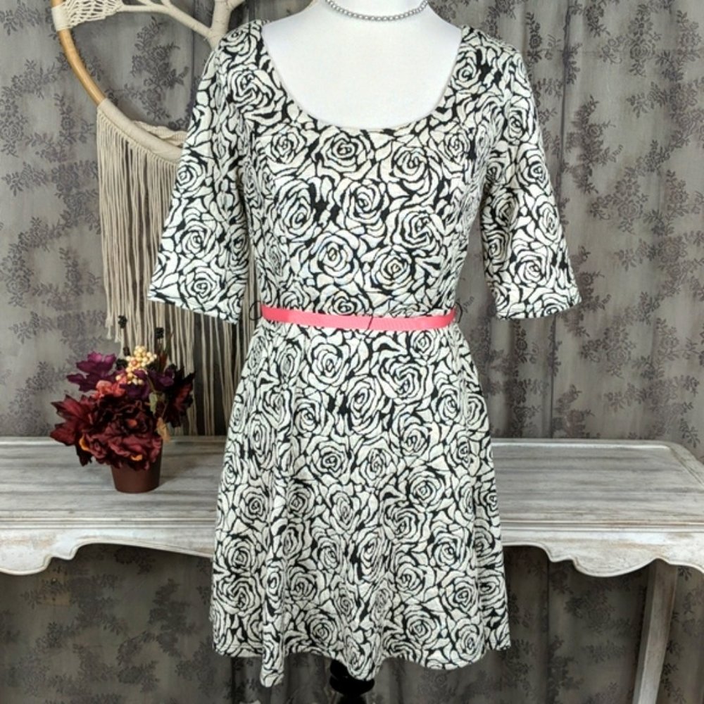 Candies black and white rose pattern knit dress